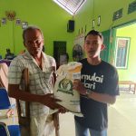 Pemerintah Pekon Tanjung Anom Bagikan Beras Program Pemerintah Ke Masyarakat.