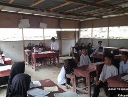 HEBOH Dan Memprihatinkan Siswa SD Negeri 23 Talamau Terpaksa Belajar Di Gudang Sekolah
