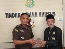 Kajari Pasaman Serahkan Uang Sitaan pada Baznas Kabupaten Pasaman