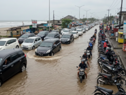 Kendaraan Anda Terendam Banjir Rob? Jangan Dibiarkan Segera Lakukan Ini 
