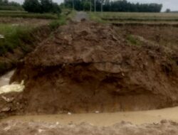 Kakam Ngesti Rahayu: Bantuan Hibah Jembatan Kampung Ini Dari Pemerintah Melalui BPBD Untuk Masyarakat