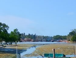 Belum 3 Tahun Diresmikan Kampung Natak Kini Jadi Pangkalan Ponton Tambang Ilegal